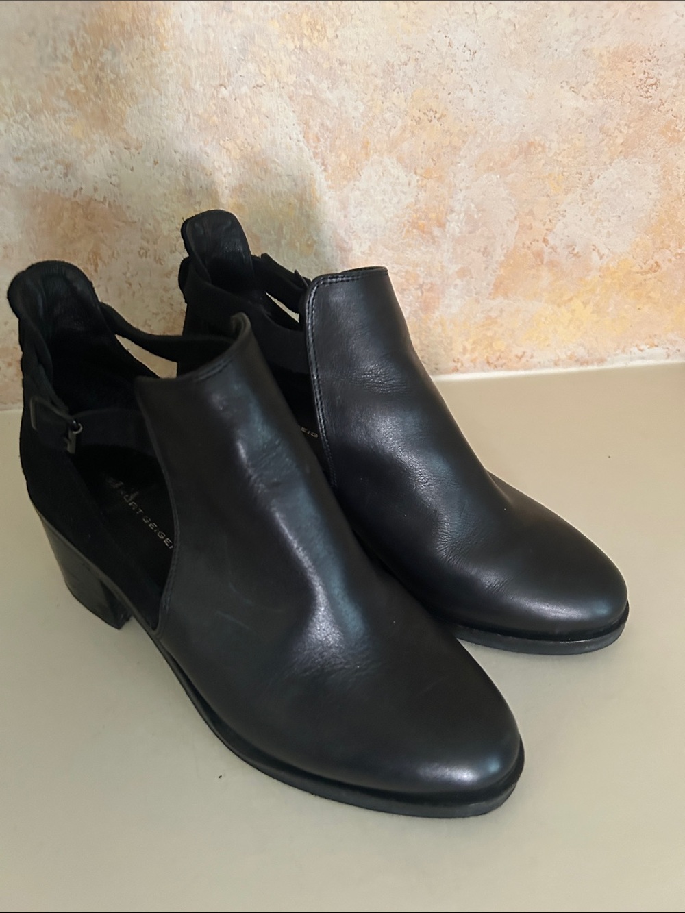 Kurt Geiger Ankle Boot Black Leather Size 8.5/ 39 Adjustable Strap Block Heel